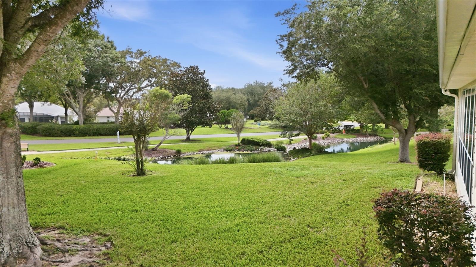 Listing photo 3 for 5596 Freeport Dr
