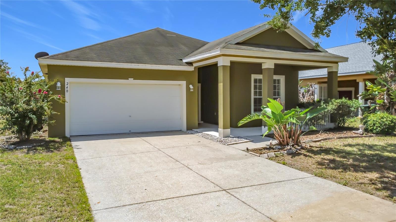 Listing photo 2 for 240 James Cir