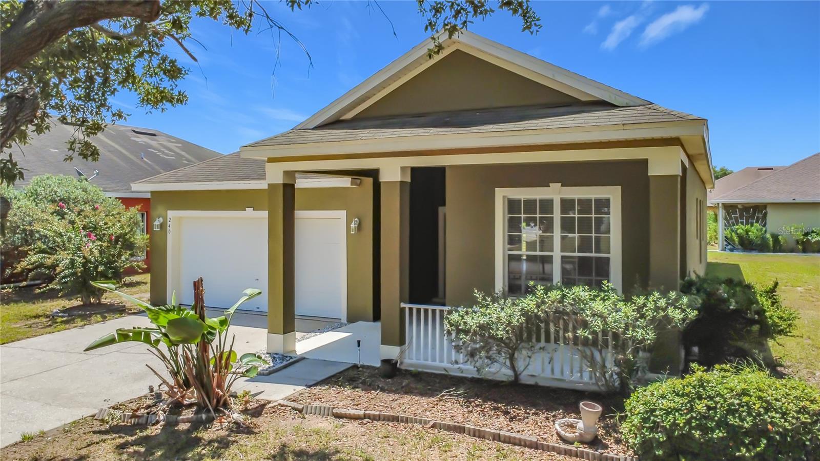 Listing photo 1 for 240 James Cir