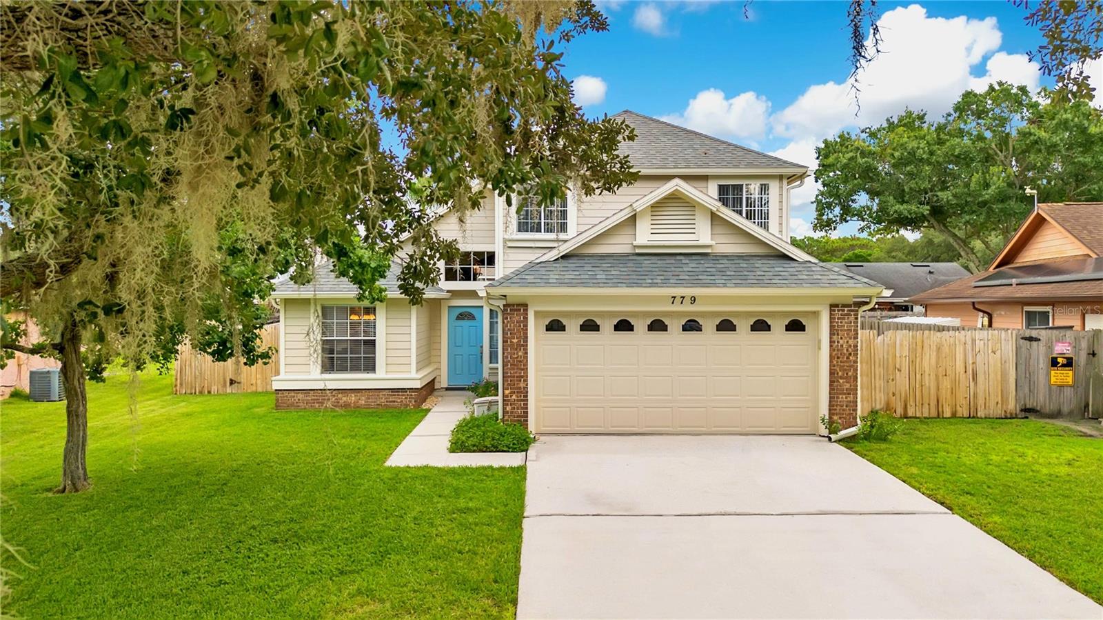 Listing photo 2 for 779 Meadowside Ct