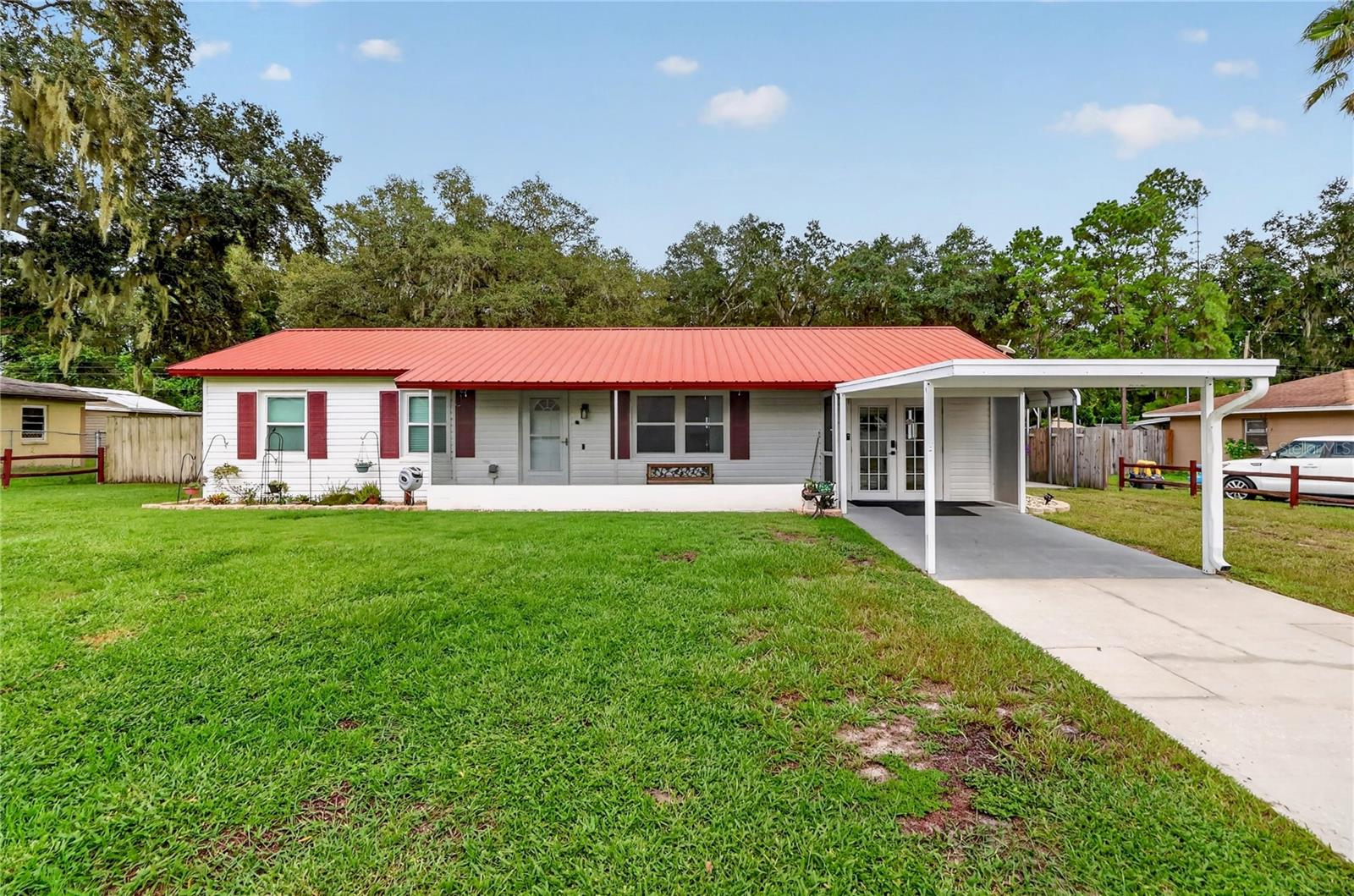 Listing photo 1 for 6312 Sweetwater Dr E