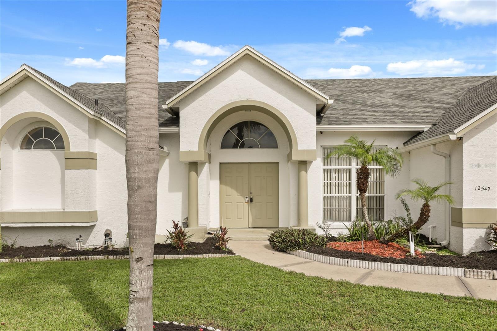 Listing photo 3 for 12547 Westhope Dr