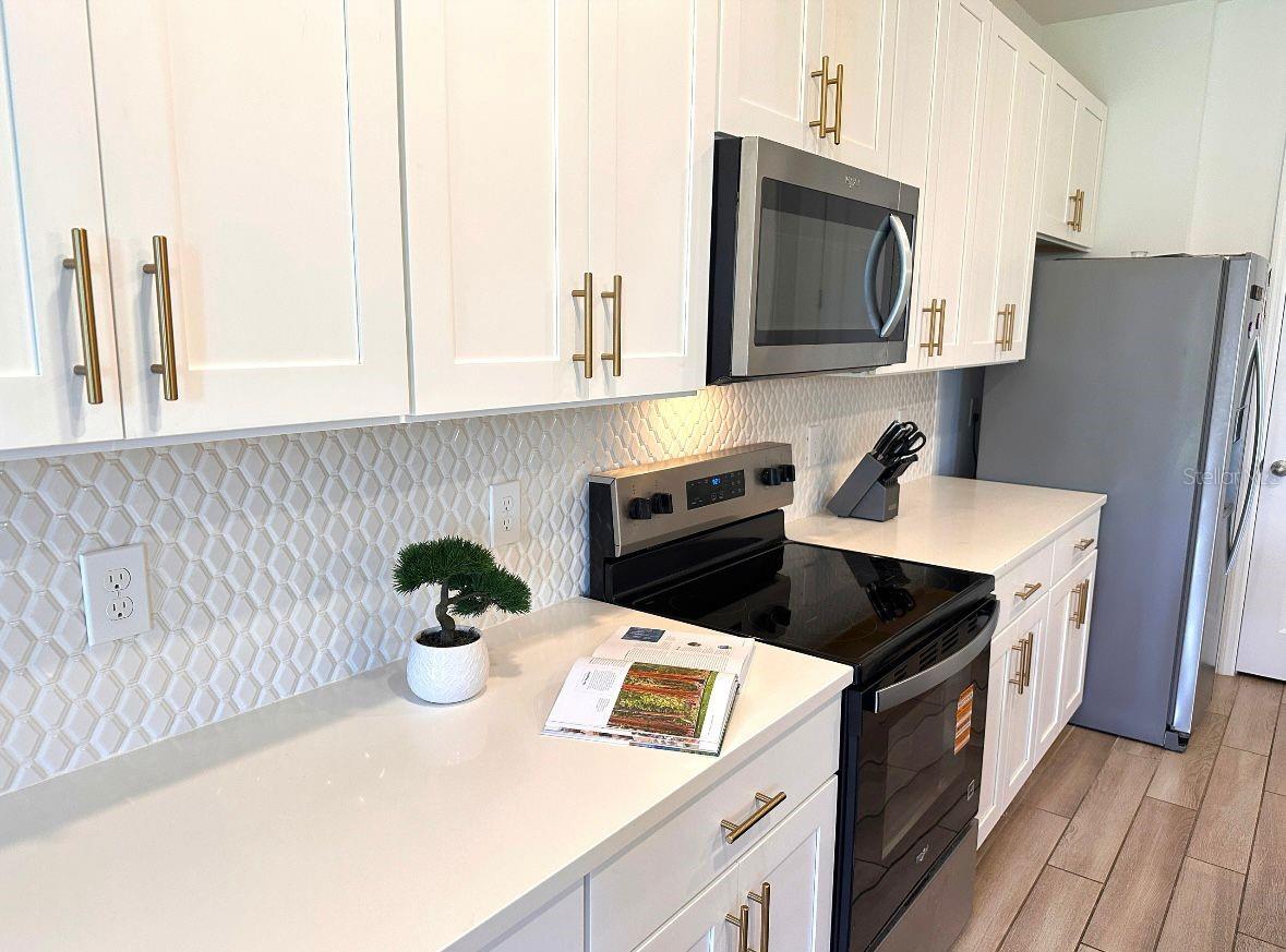 Listing photo 3 for 821 Benoi Dr,