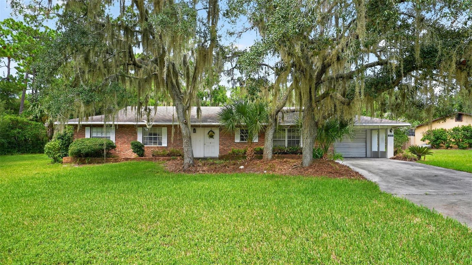 Listing photo 3 for 16529 Orange Ave