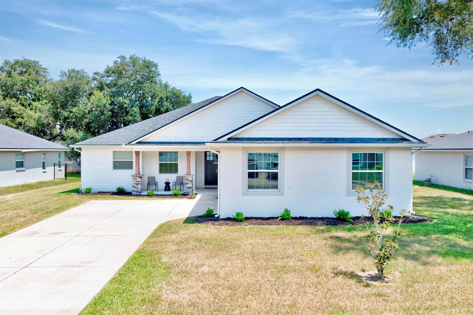 Listing photo 3 for 1415 Magnolia Ln