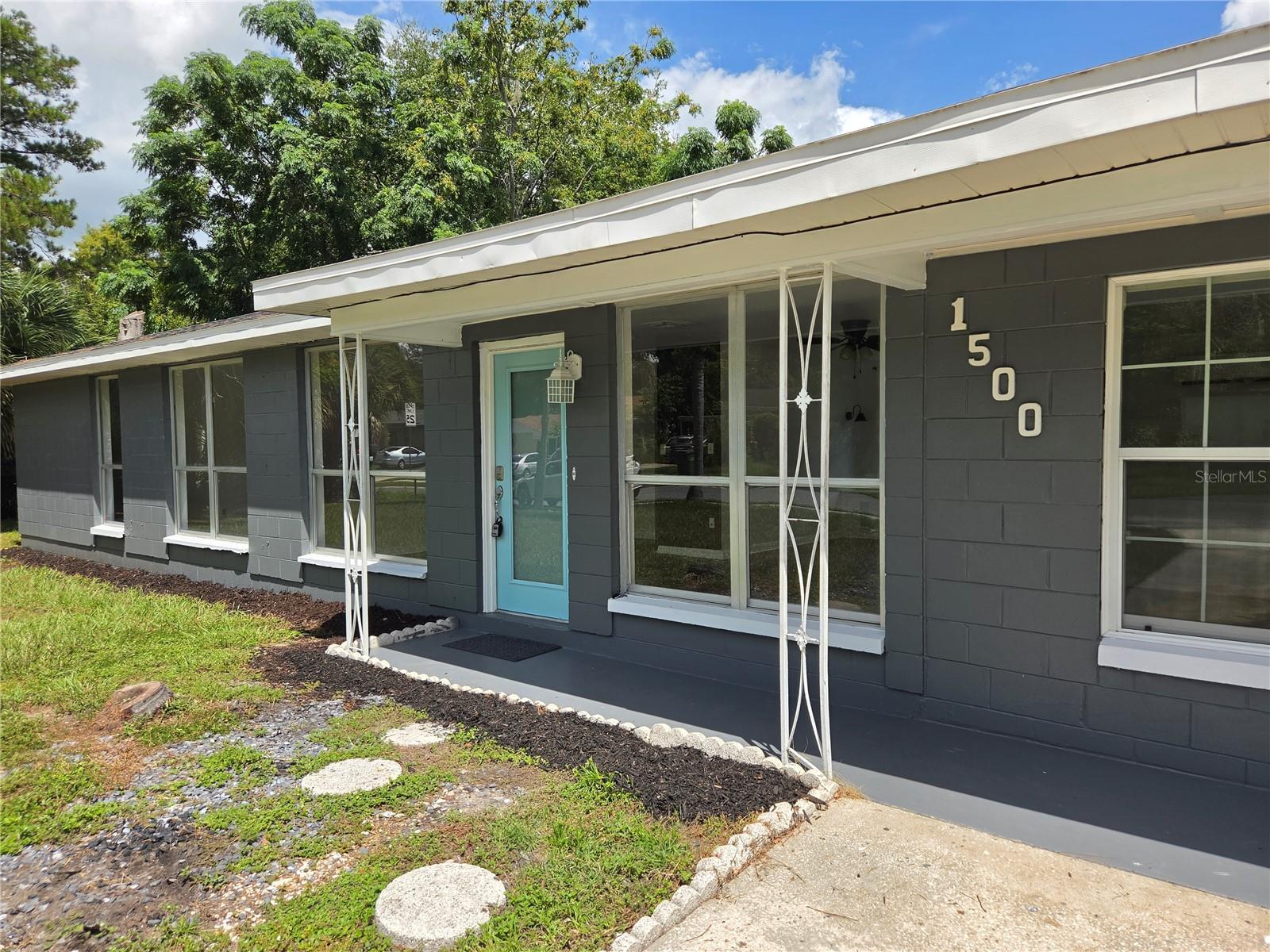 Listing photo 2 for 1500 Crest Ave