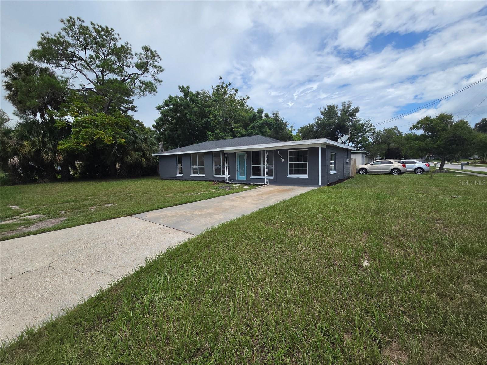 Listing photo 3 for 1500 Crest Ave