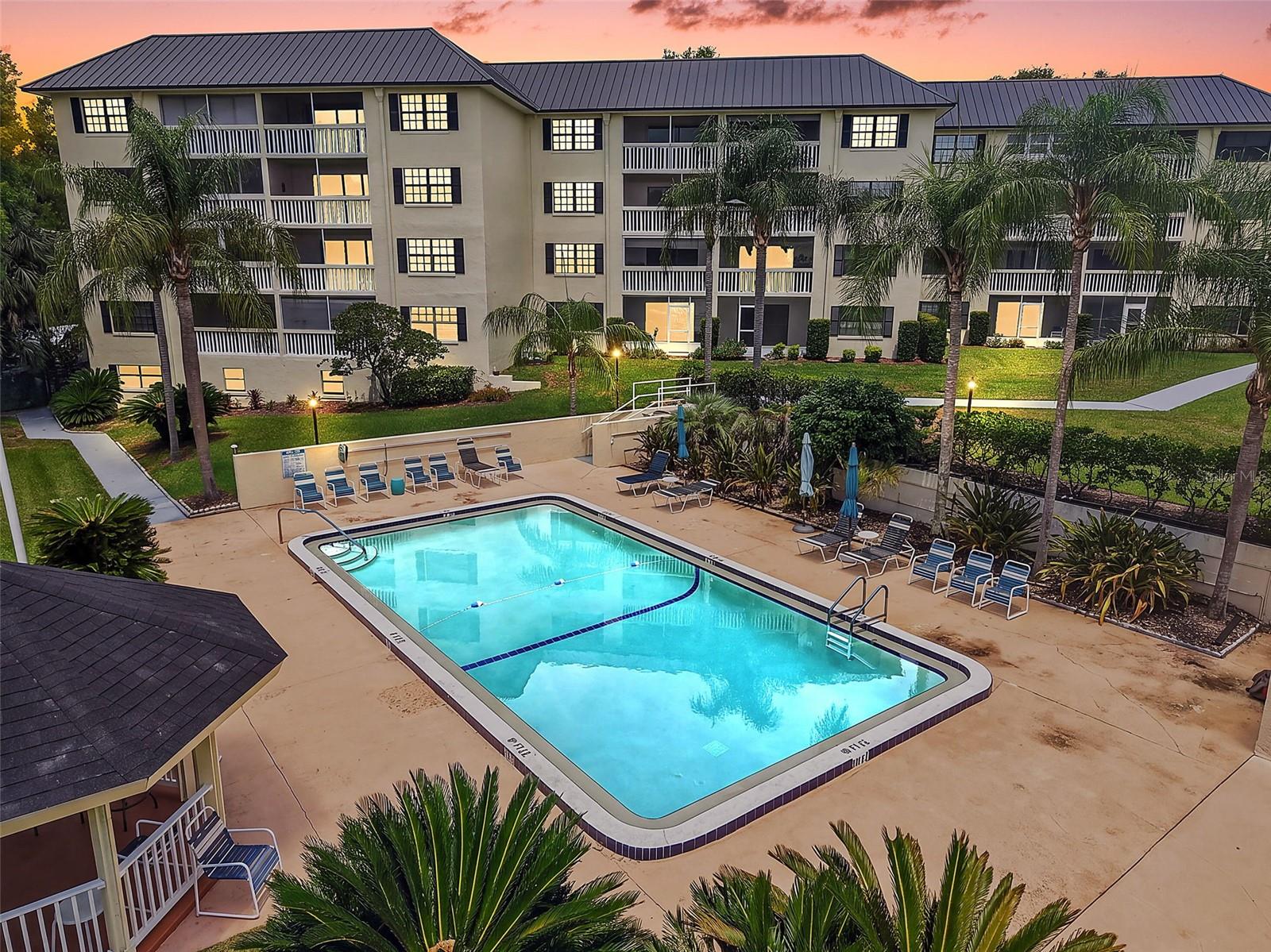Listing photo 2 for 101 N Grandview St #203