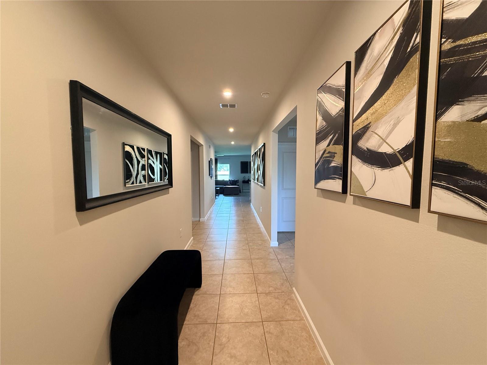 Listing photo 2 for 1169 Lexington Ln