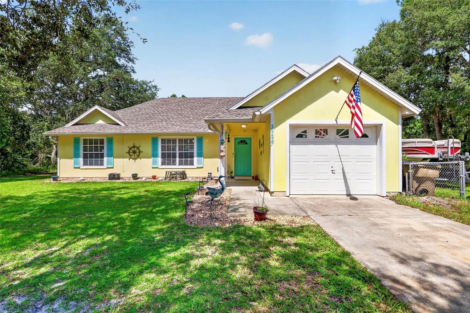 Listing photo 1 for 39627 Greenbrier St