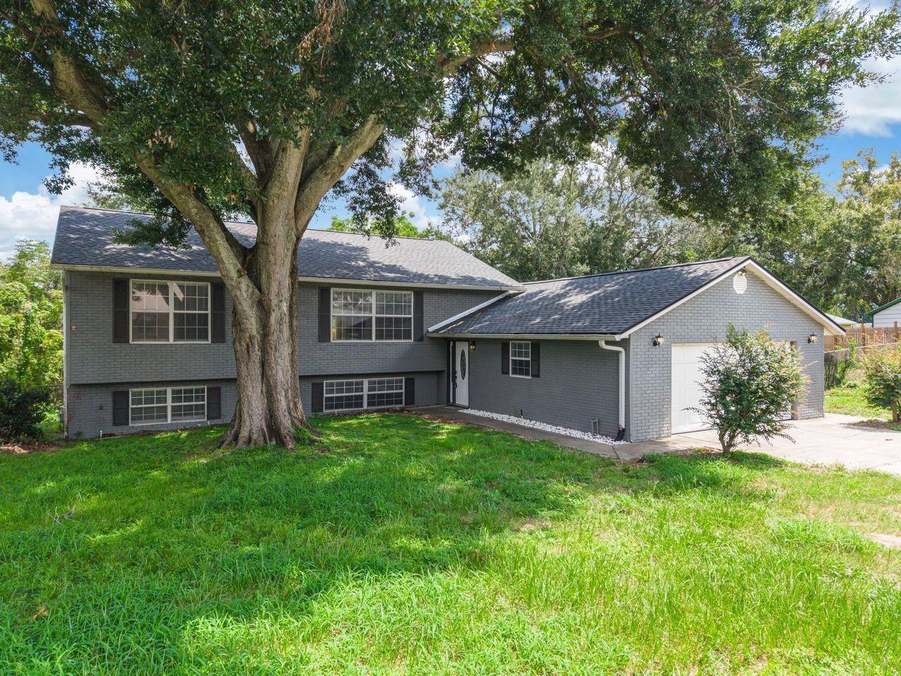 Listing photo 2 for 2614 Crest Dr