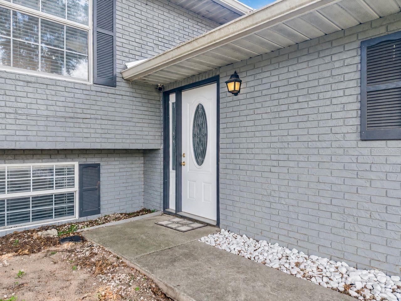 Listing photo 3 for 2614 Crest Dr