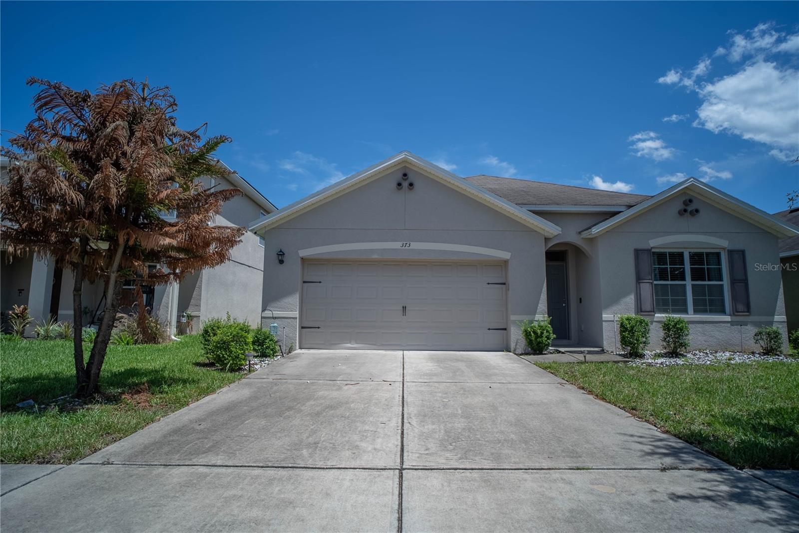 Listing photo 1 for 373 Aberdeen Dr
