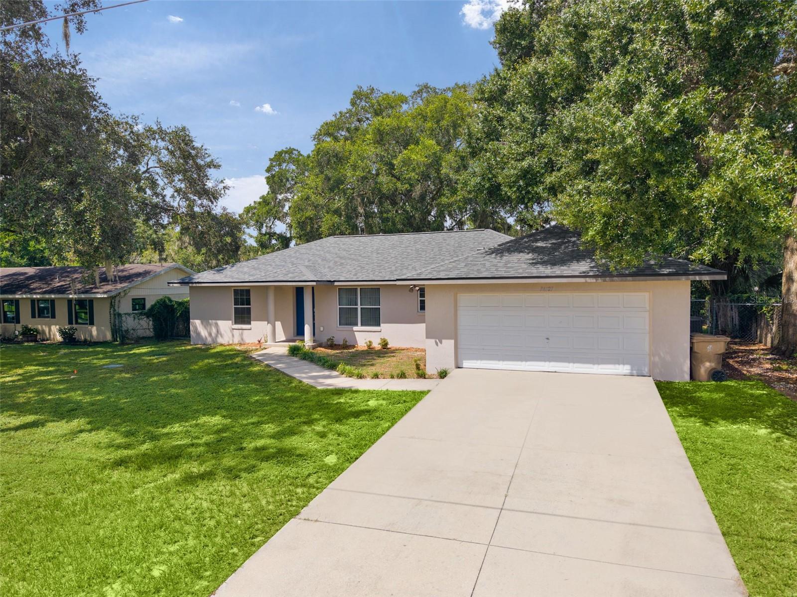 Listing photo 3 for 36127 Pine Tree St