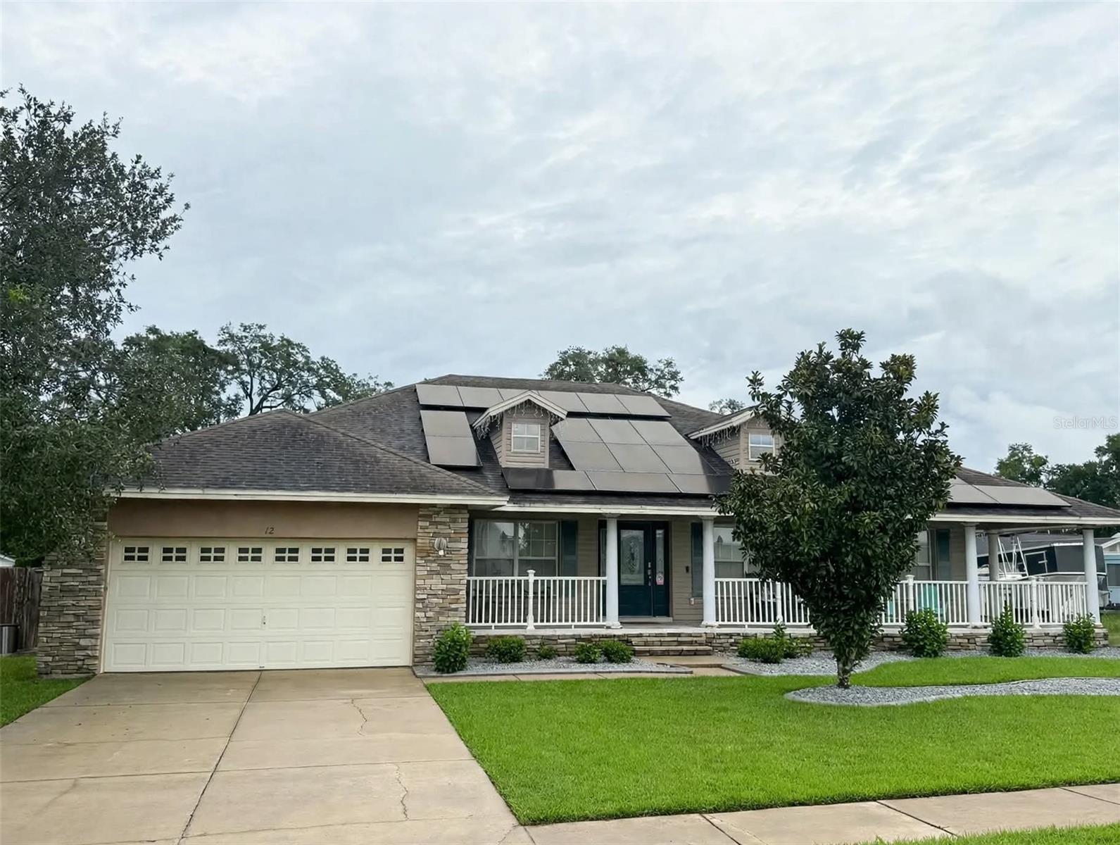Listing photo 1 for 12 E Lemon St