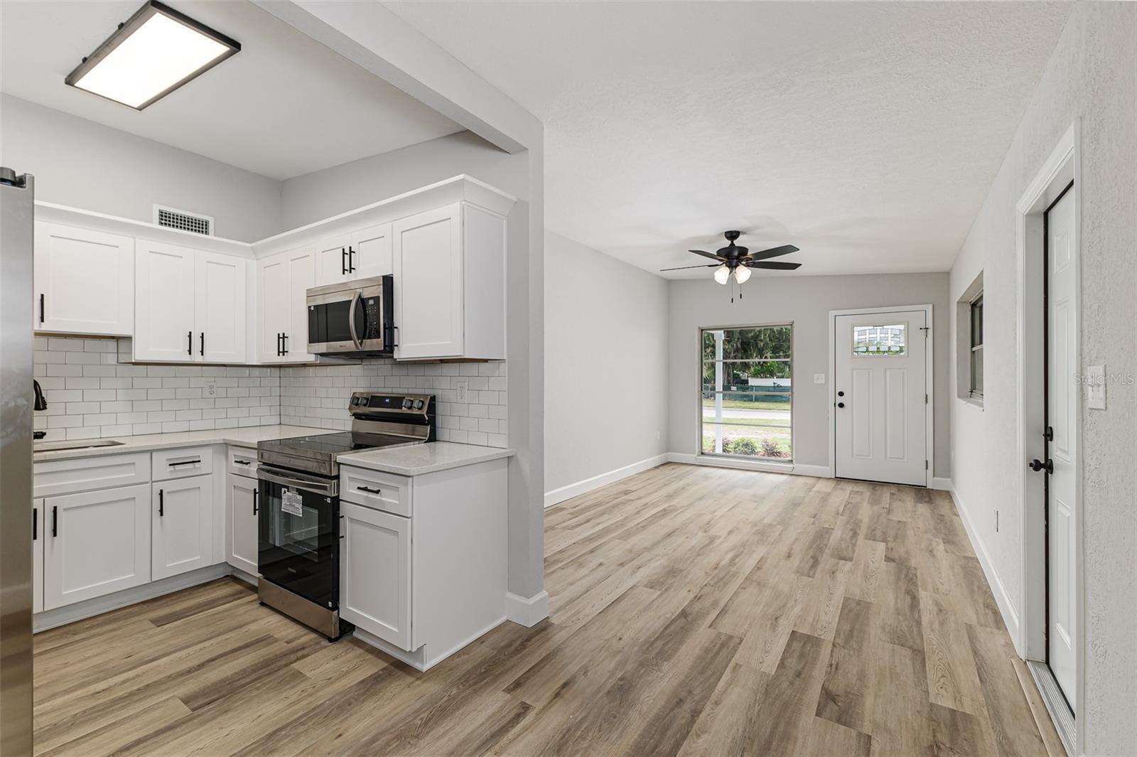 Listing photo 2 for 465 Forrest Dr