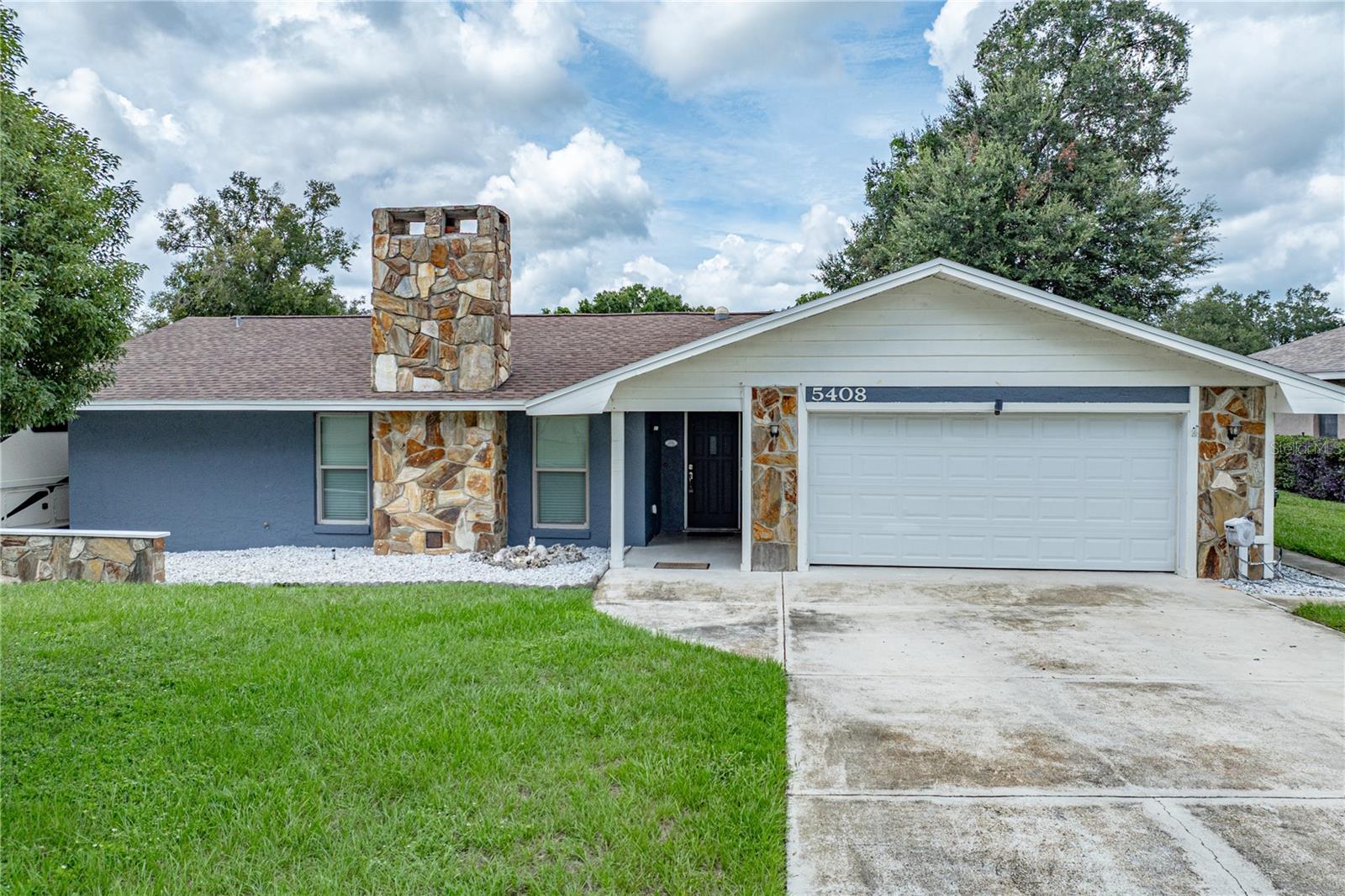 Listing photo 2 for 5408 Weber Pl
