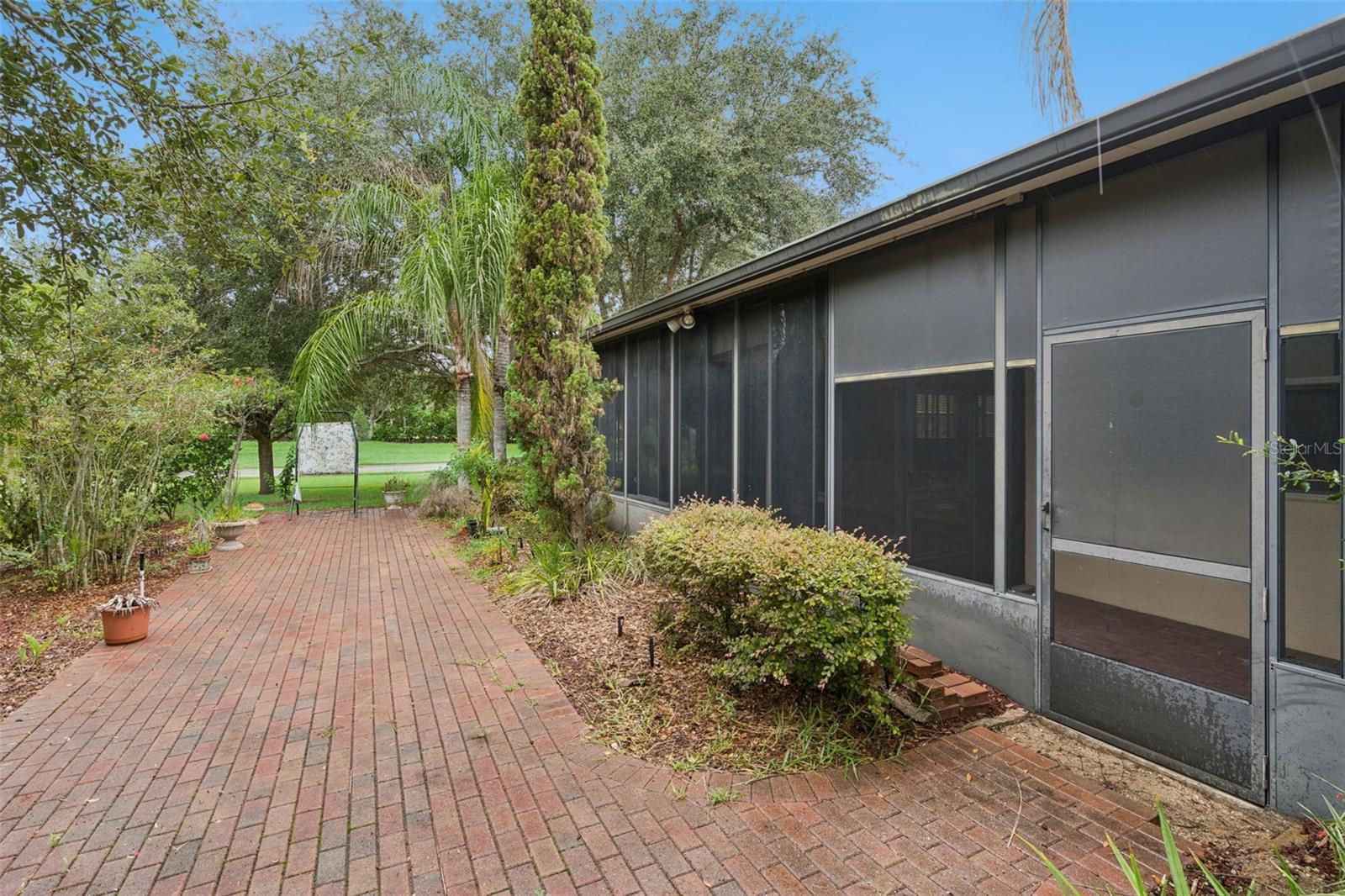 Listing photo 2 for 100 Flame Vine Way