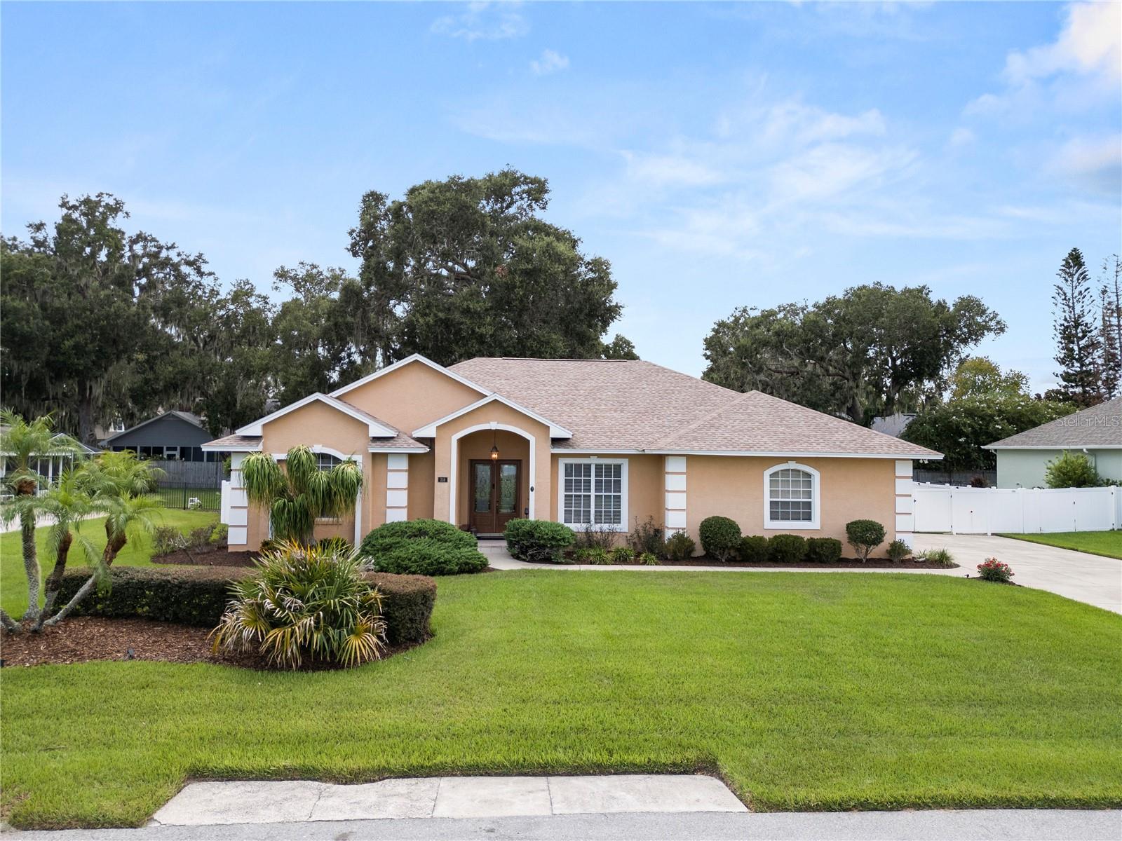 Listing photo 2 for 318 Hamilton Shores Dr Ne
