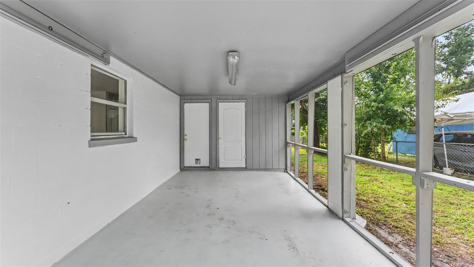 Listing photo 3 for 618 W Williams St