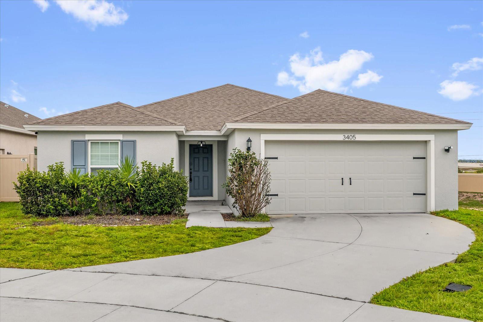 Listing photo 2 for 3405 Yarian Dr