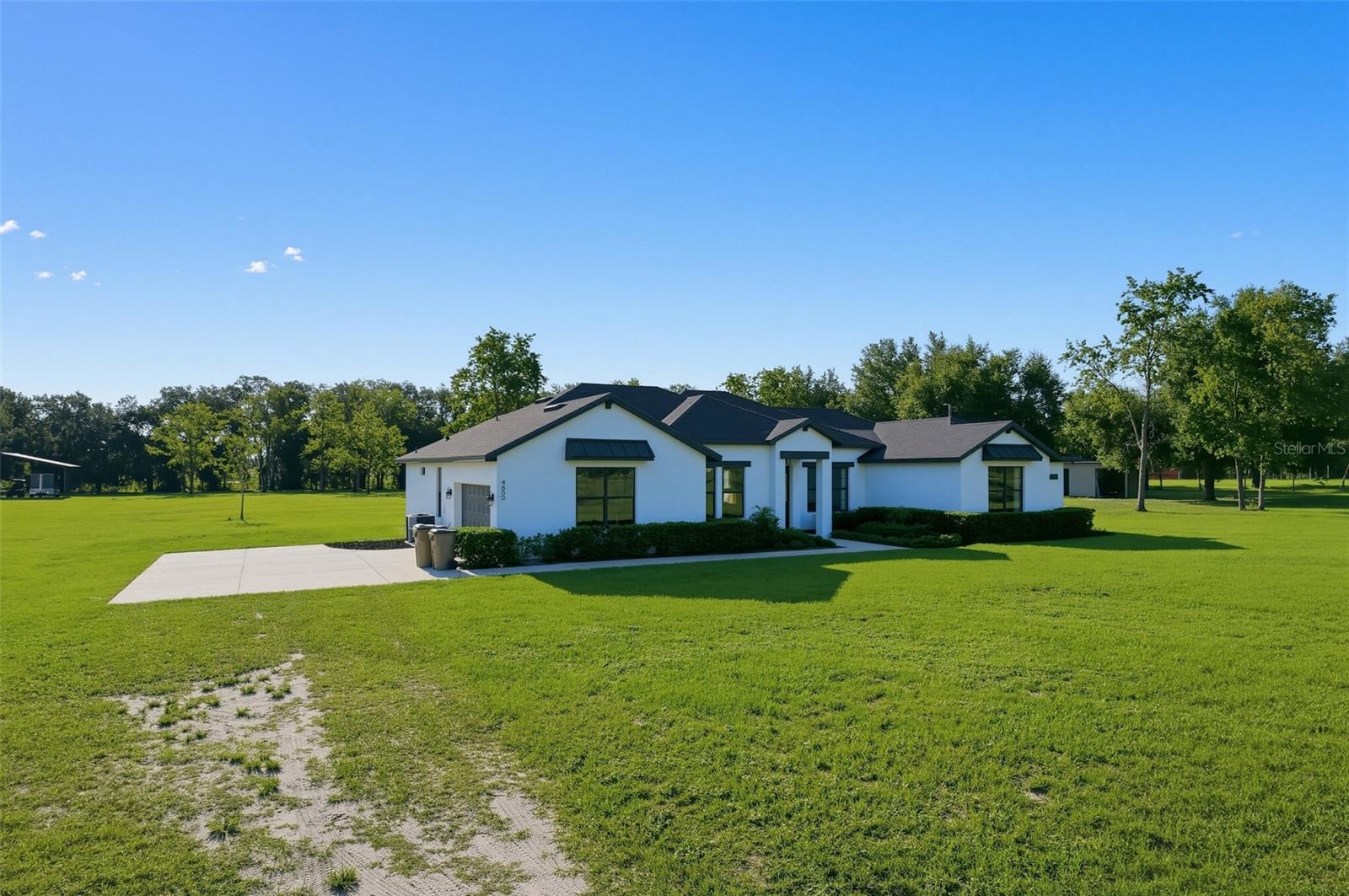 Listing photo 3 for 4650 Lake Pickett Dr