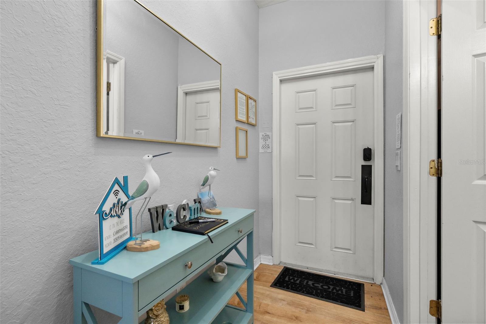 Listing photo 3 for 550 Calabria Ave