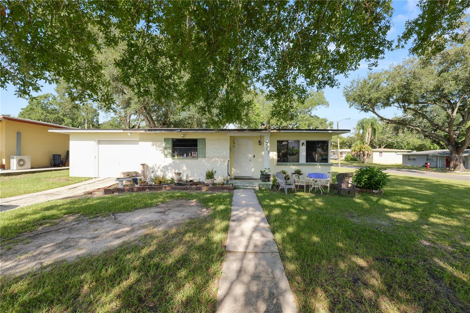 Listing photo 1 for 621 Hillside Dr