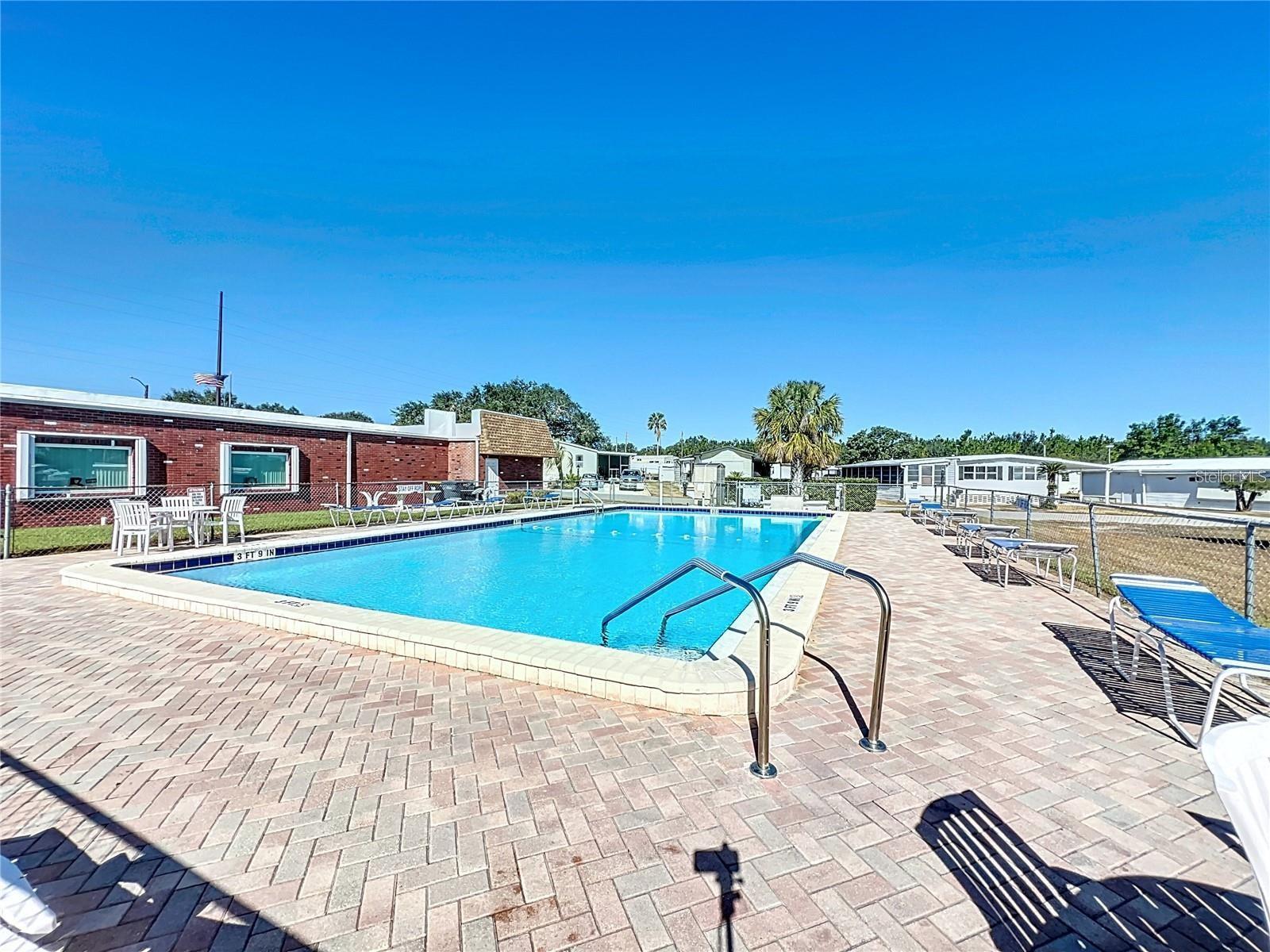 Listing photo 2 for 148 Orangewood Dr