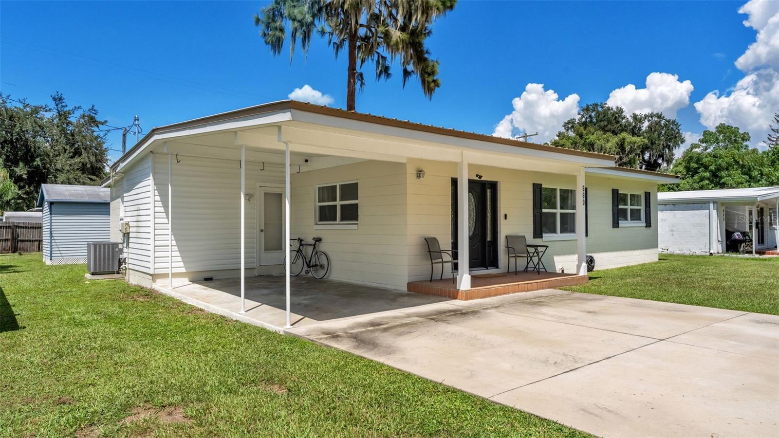 Listing photo 2 for 680 Sunset Dr