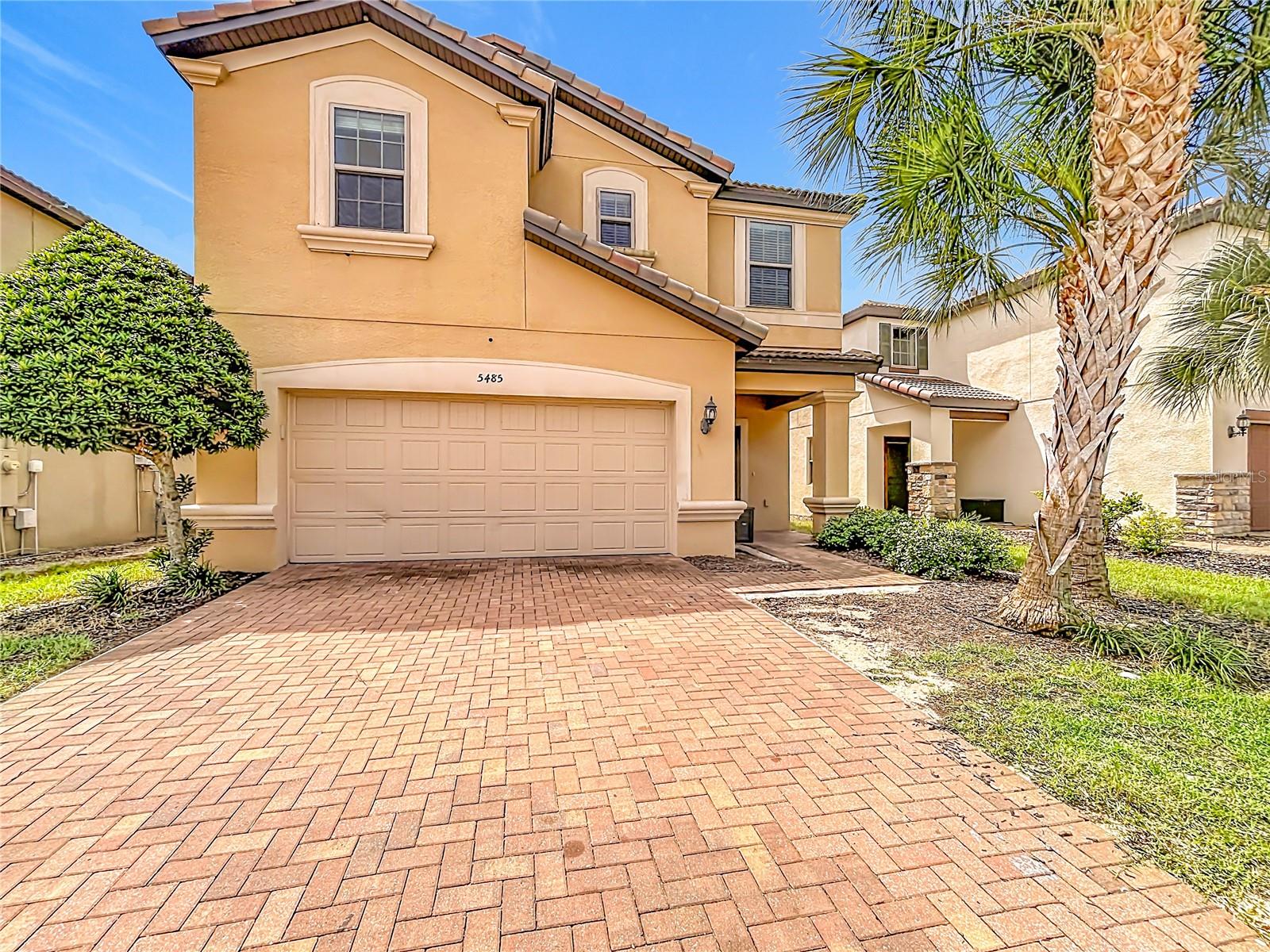 Listing photo 1 for 5485 Misty Oak Cir