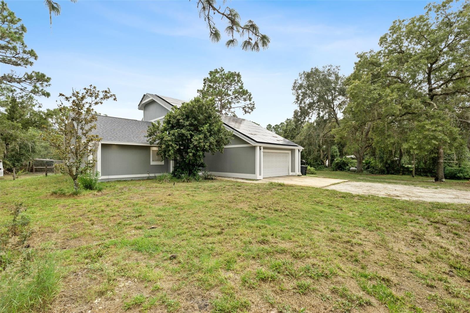 Listing photo 2 for 42150 Royal Trails Rd