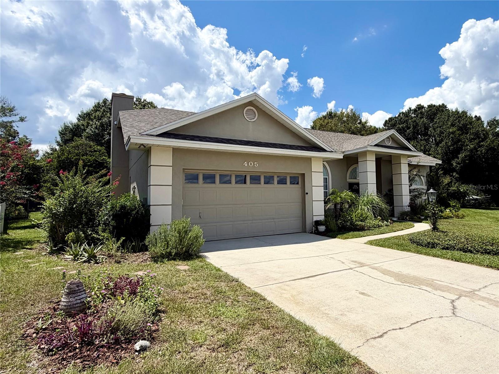 Listing photo 2 for 405 Valley Ct