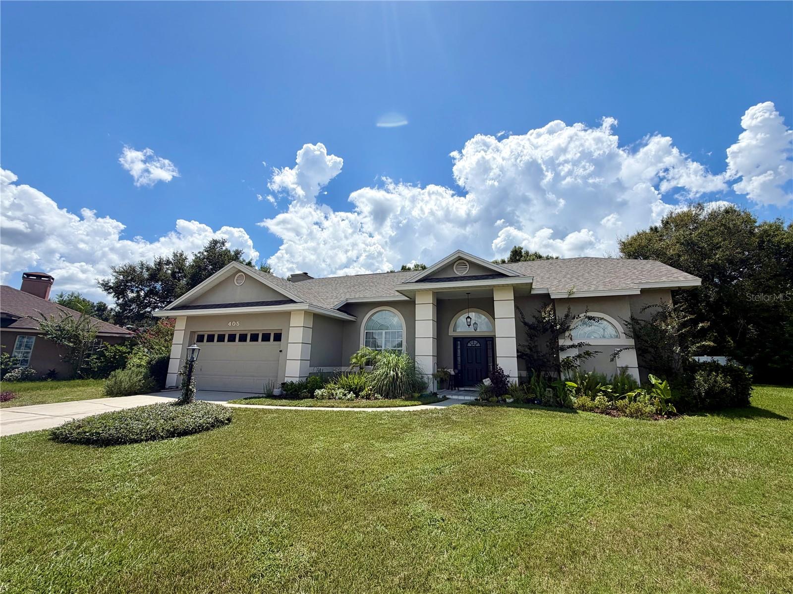 Listing photo 3 for 405 Valley Ct