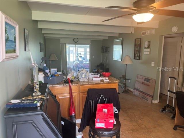 Listing photo 3 for 5005 Club Cir