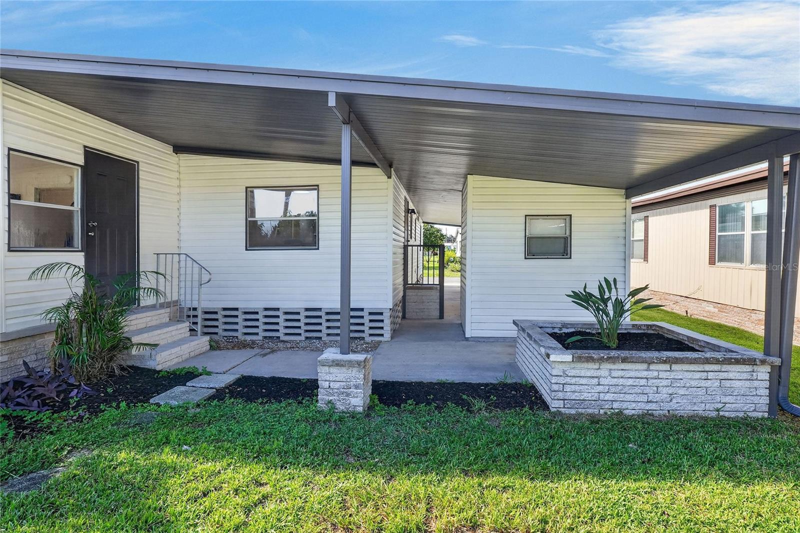 Listing photo 1 for 2055 S Floral Ave #55