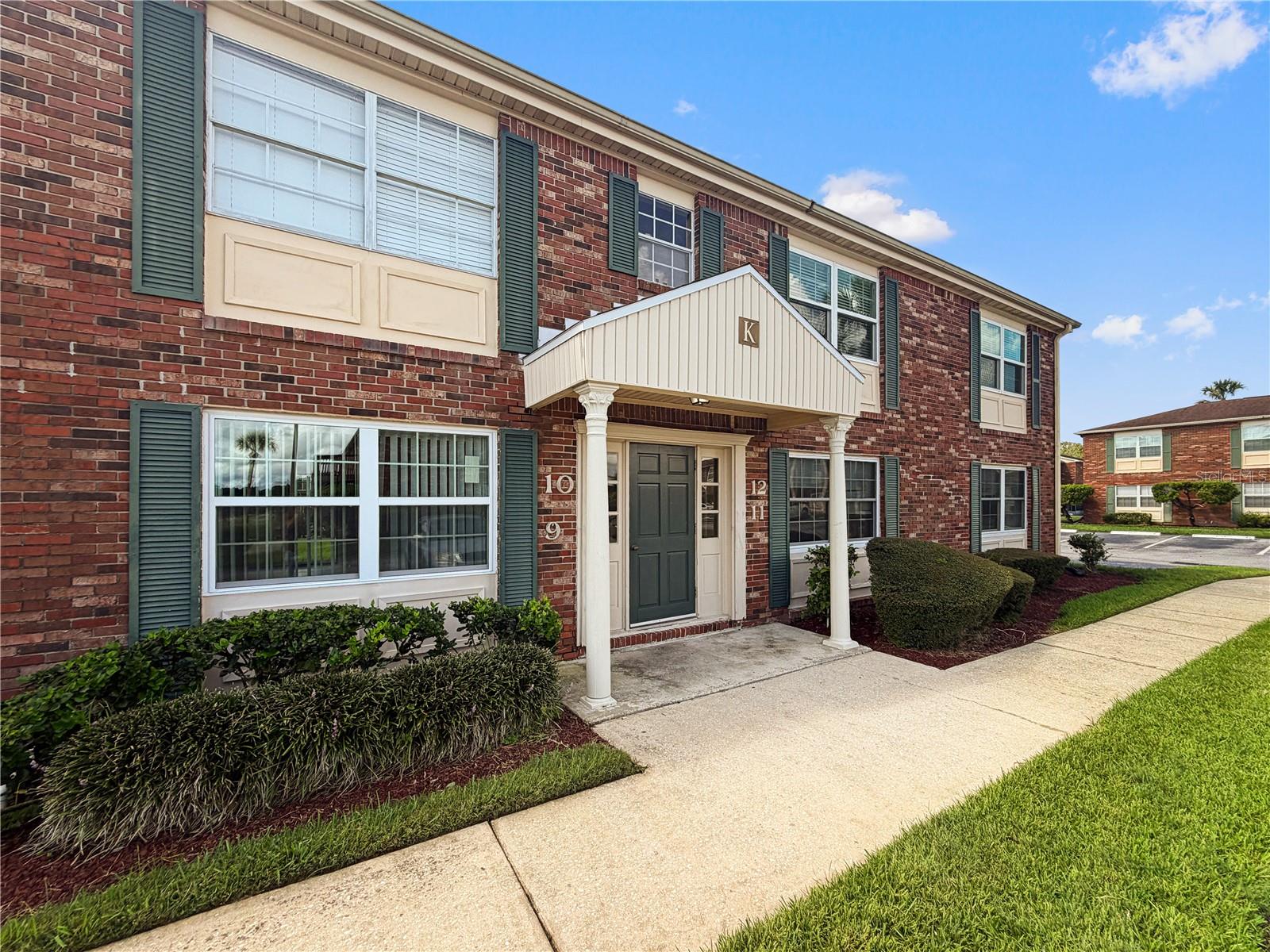 Listing photo 1 for 1920 E Edgewood Dr #k9