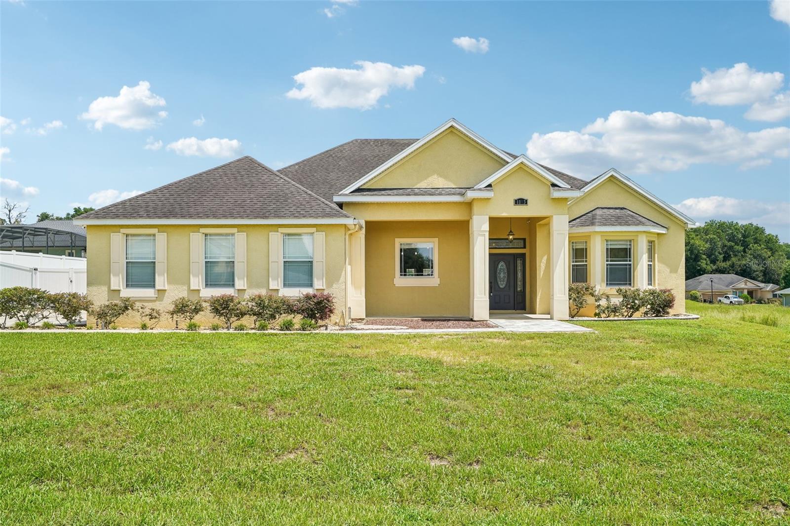 Listing photo 1 for 1113 Myrtle Breezes Ct
