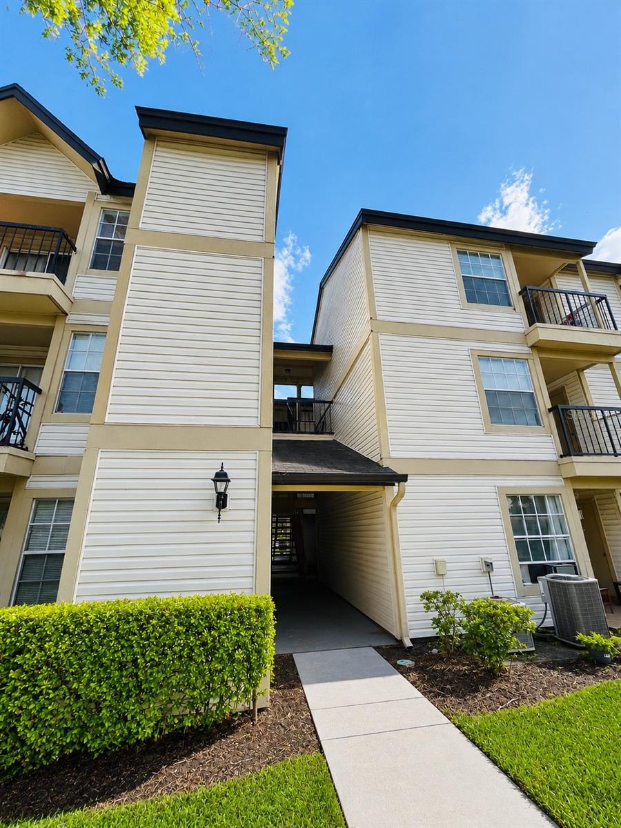 1908 LAKE ATRIUMS CIRCLE Unit 9
