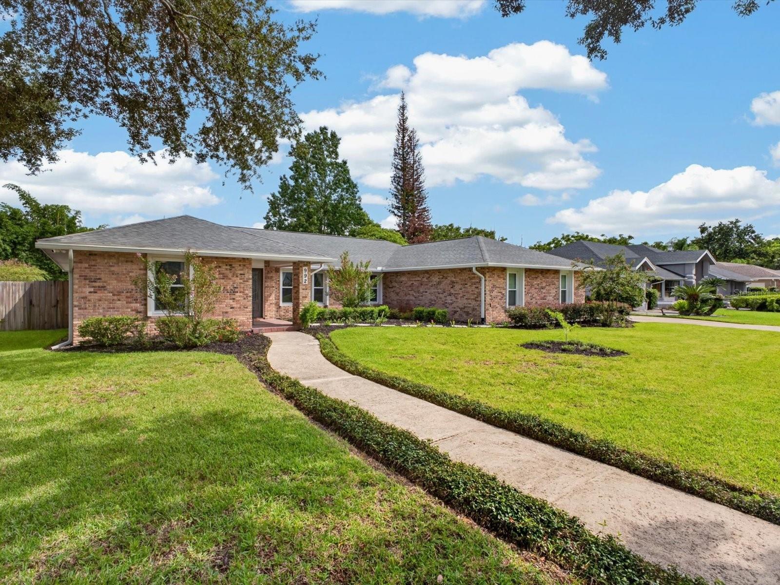 992 SLEEPING ROCK COURT