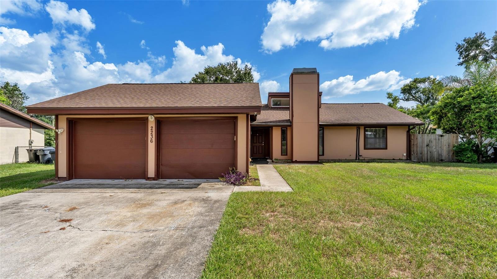Listing photo 1 for 2236 Country Loop N