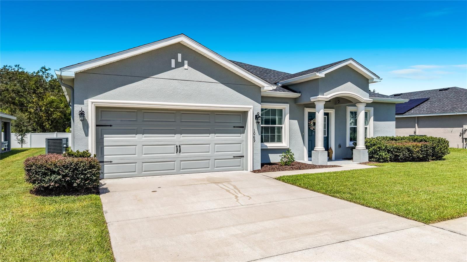 Listing photo 1 for 1069 Sandpiper Loop