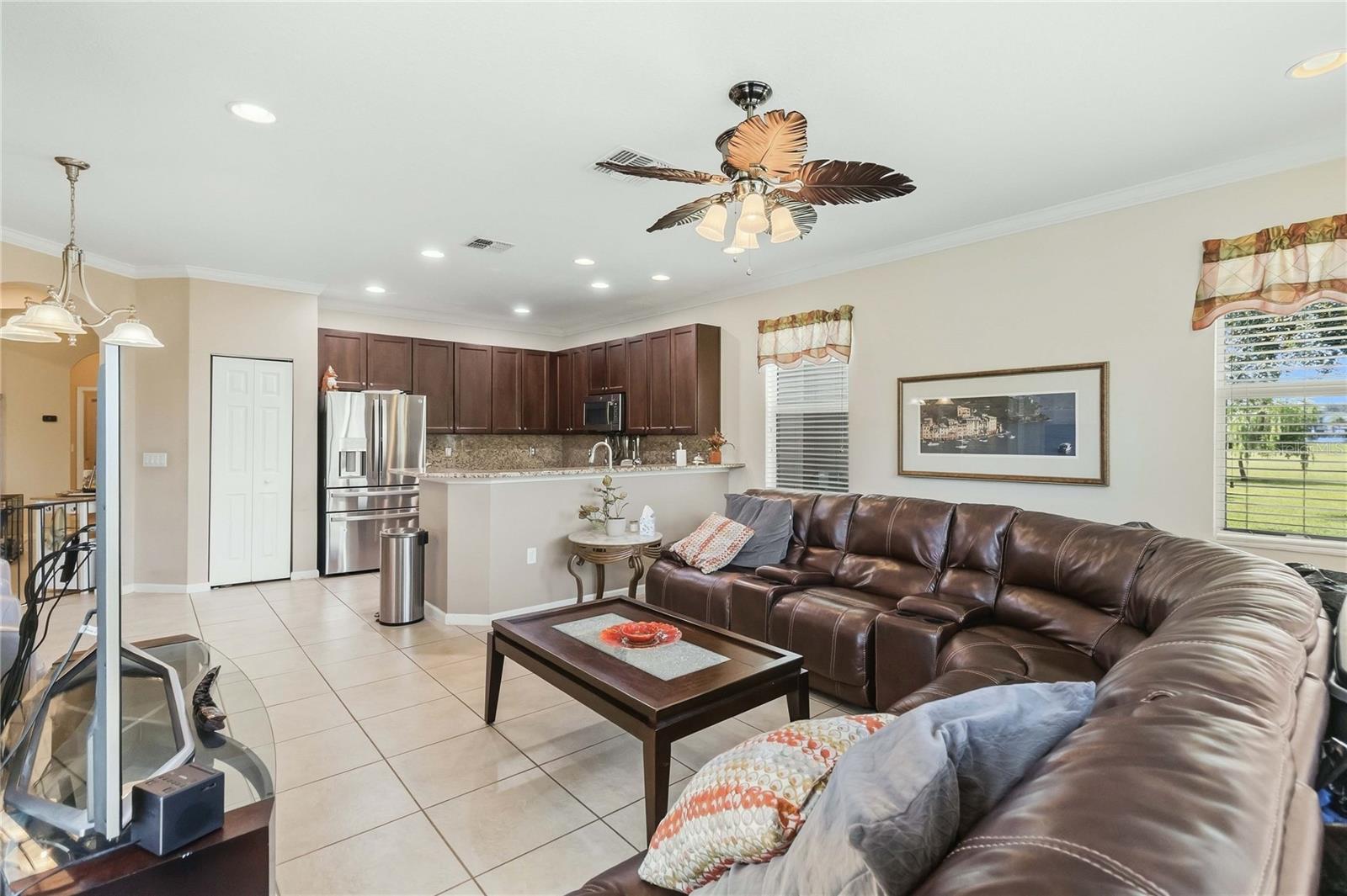 Listing photo 3 for 15909 St Clair St