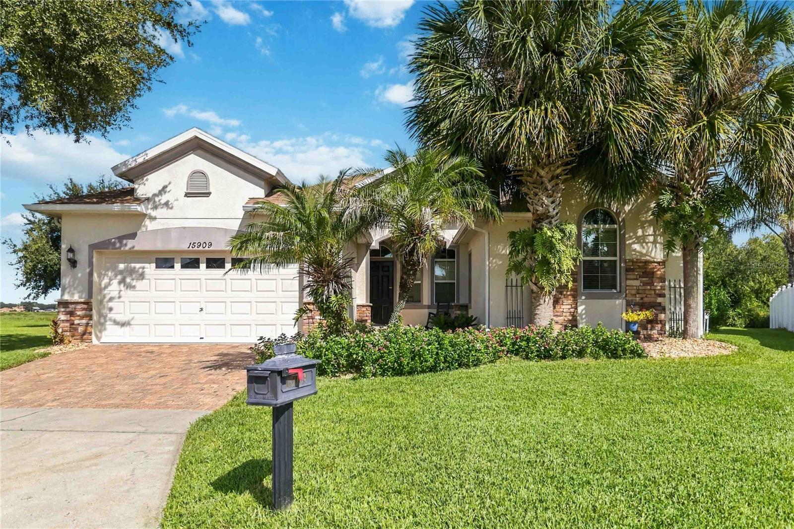 Listing photo 1 for 15909 St Clair St