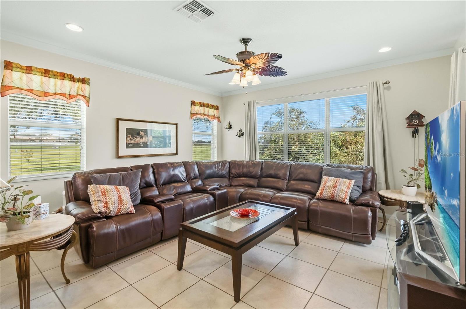 Listing photo 2 for 15909 St Clair St