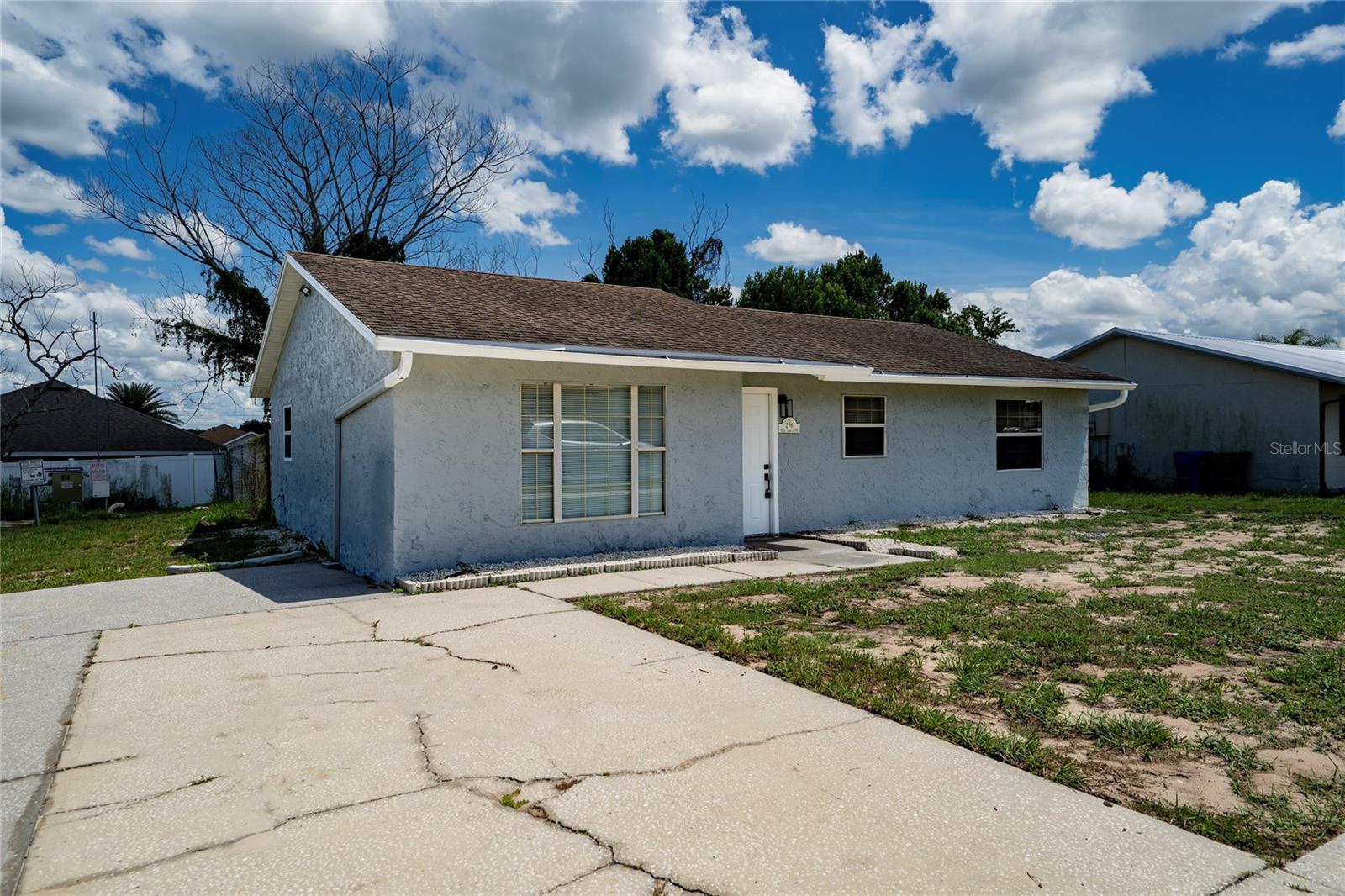 Listing photo 2 for 276 18th St Ne