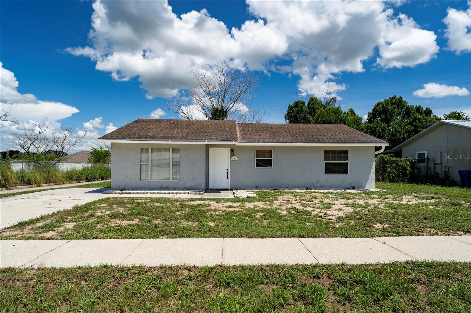 Listing photo 3 for 276 18th St Ne