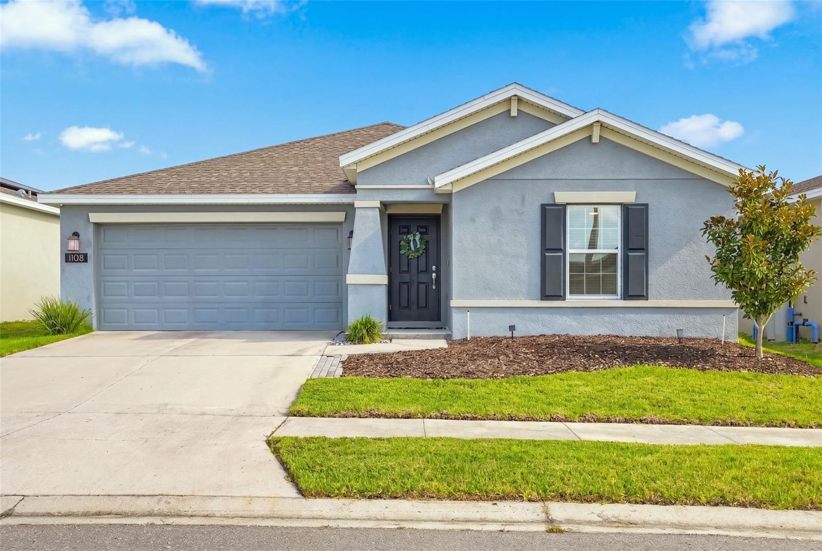 Listing photo 2 for 1108 Saguaro St