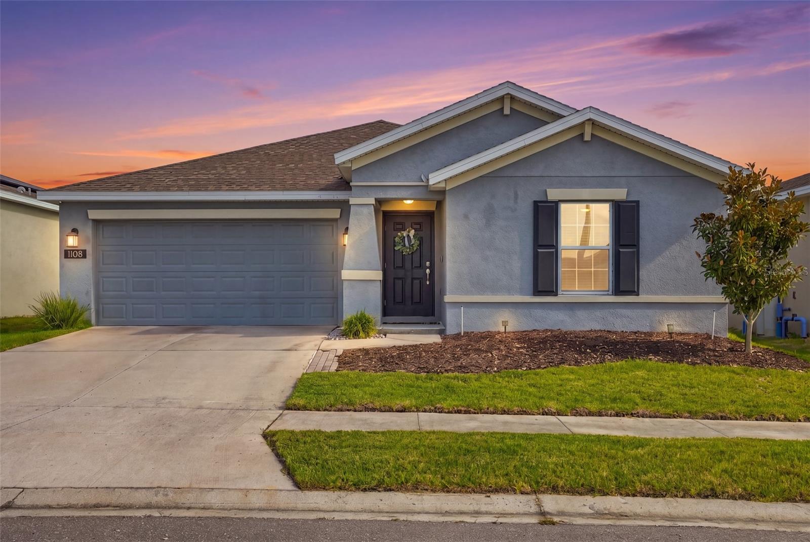Listing photo 1 for 1108 Saguaro St