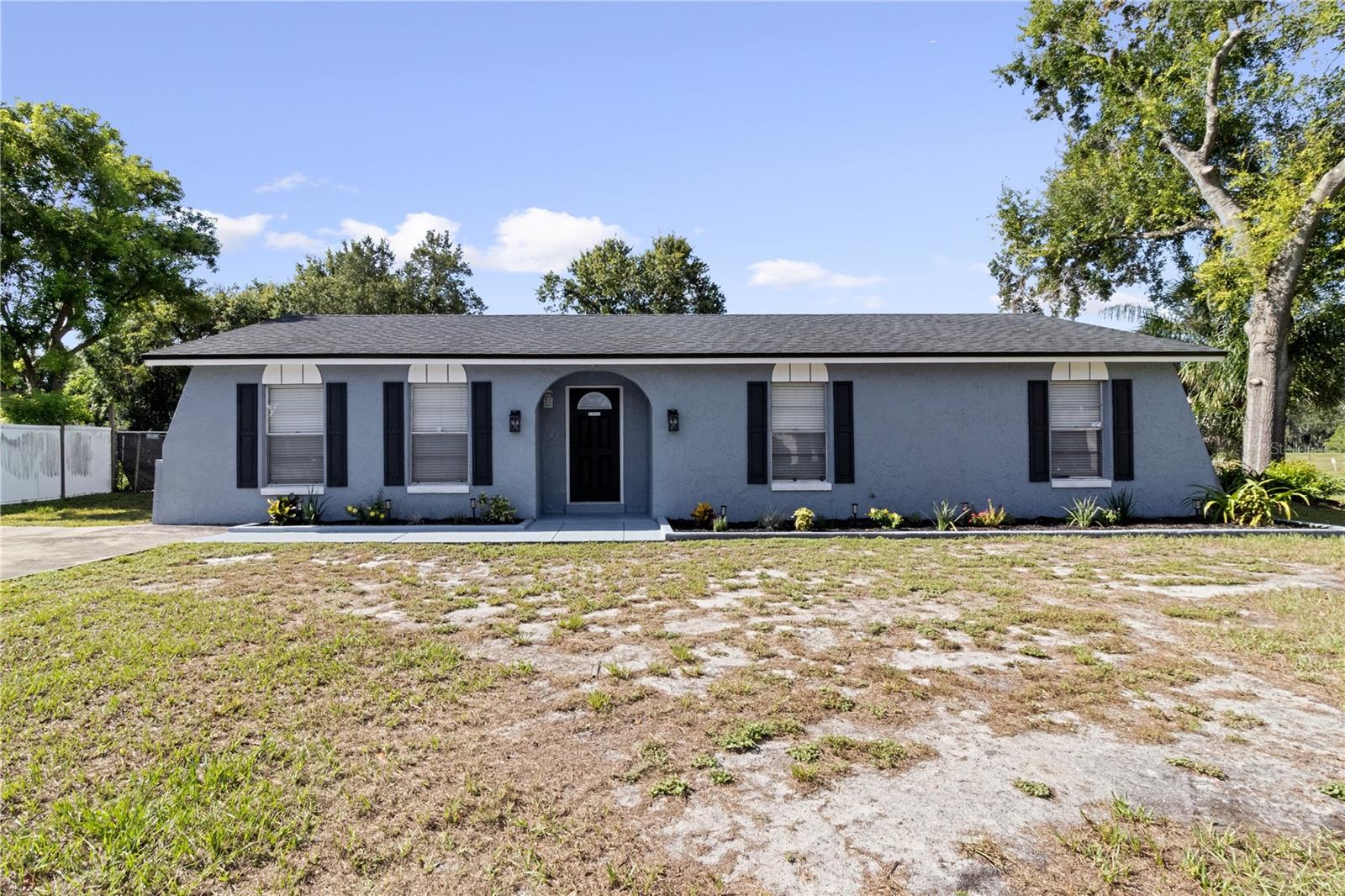 Listing photo 1 for 288 Cherry Laurel Ln